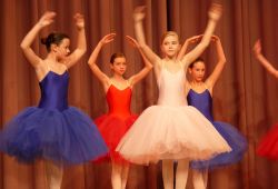 Mädchen tanzen Ballett