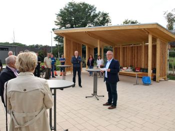 Dorfplatz-Einweih-5.JPG