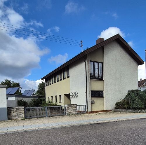 Aussenansicht der ehemaligen Neuapostolischen Kirche in Philippsburg
