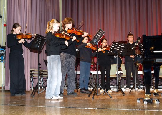 Musizierende Jugendliche in der Festhalle Philippsburg