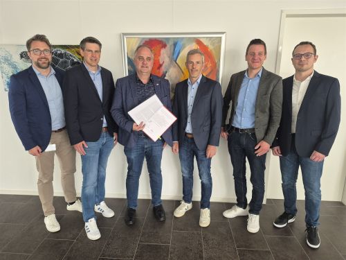 Vertreter der Stadt Philippsburg zusammen mit Vertretern der Thüga
