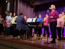 Bühnendarbietung des Chors „Rheinklang“