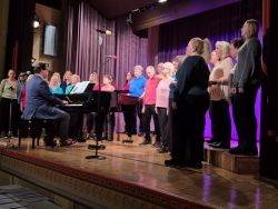 Bühnendarbietung des Chors „Rheinklang“