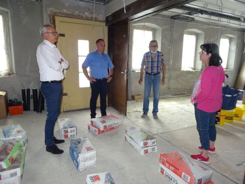Besuch Landrat_Buergerhaus-Loewen-2.jpg