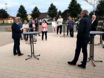 Dorfplatz-Einweih-8.JPG