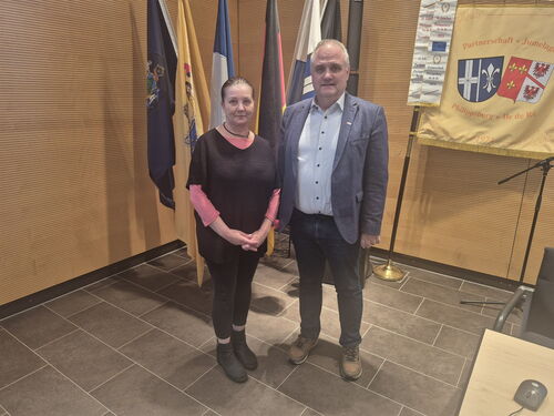 Beate Feller mit Bürgermeister Stefan Martus