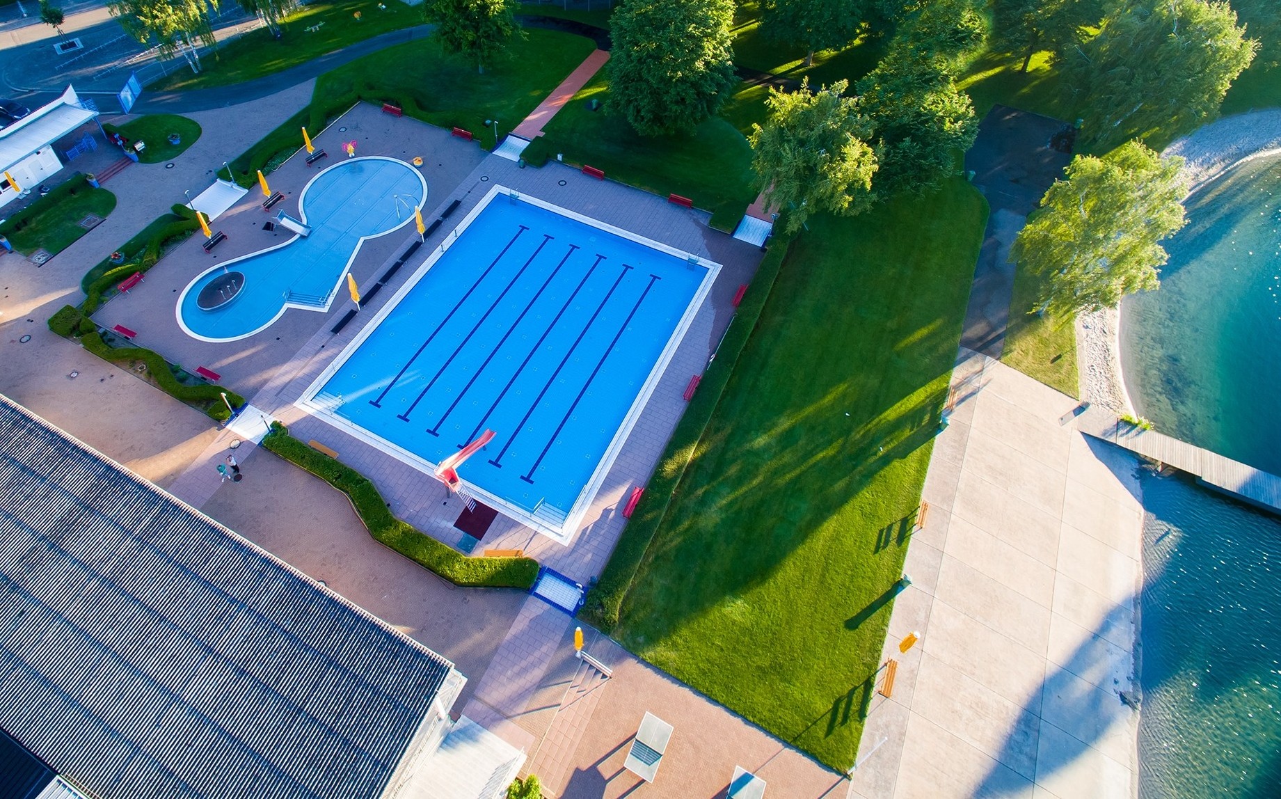 Luftbildaufnahme des Ernst-Freyer-Bad