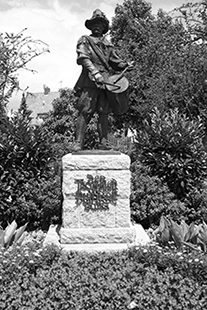 Statue eines Trommlers